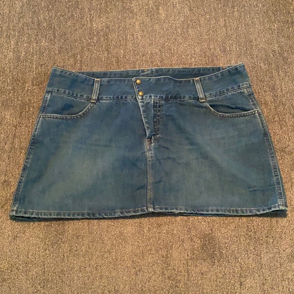 American Eagle Outfitters Dresses & Skirts - American Eagle Jean skirt, size 14